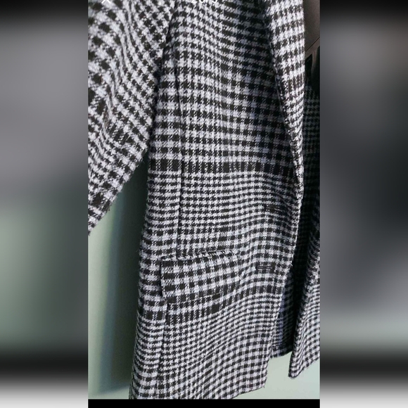 Blazer - Picture 2 of 3